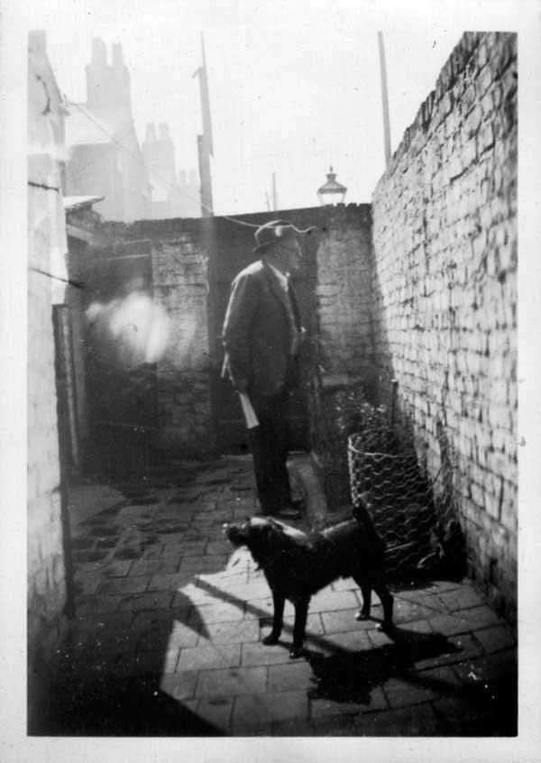 Liverpool back yard scene 1920’s // Flickr credit R.P.T.Owen