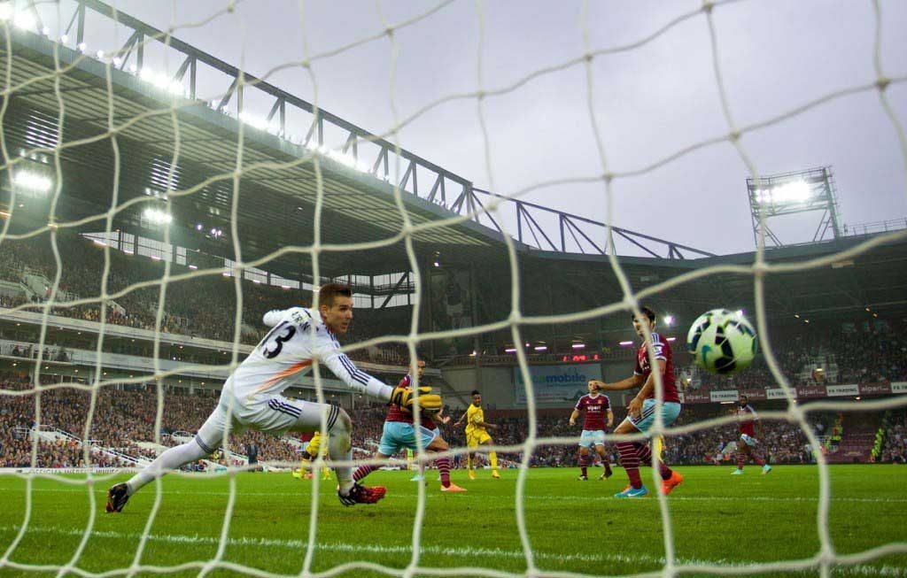 Football - FA Premier League - West Ham United FC v Liverpool FC