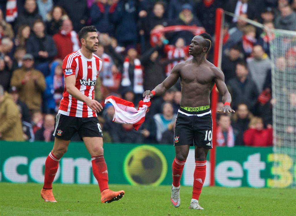 SOUTHAMPTON, ENGLAND - Sunday, March 20, 2016: Southampton's Sadio Mane celebrates after scoring the winning their goal in a 3-2 victory over Liverpool during the FA Premier League match at St Mary's Stadium. (Pic by David Rawcliffe/Propaganda)
