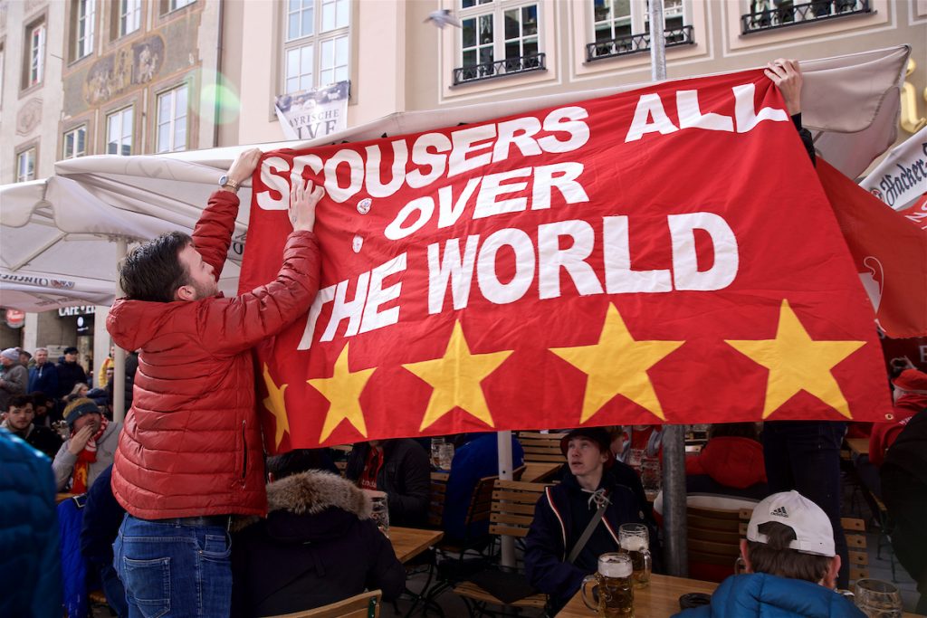 MUNICH, GERMANY - Wednesday, March 13, 2019: Liverpool supporters put up a banner "Scousers all over the World" in a bar in Weinstrasse near Munich's Marienplatz ahead of the UEFA Champions League Round of 16 2nd Leg match between FC Bayern München and Liverpool FC. (Pic by David Rawcliffe/Propaganda)