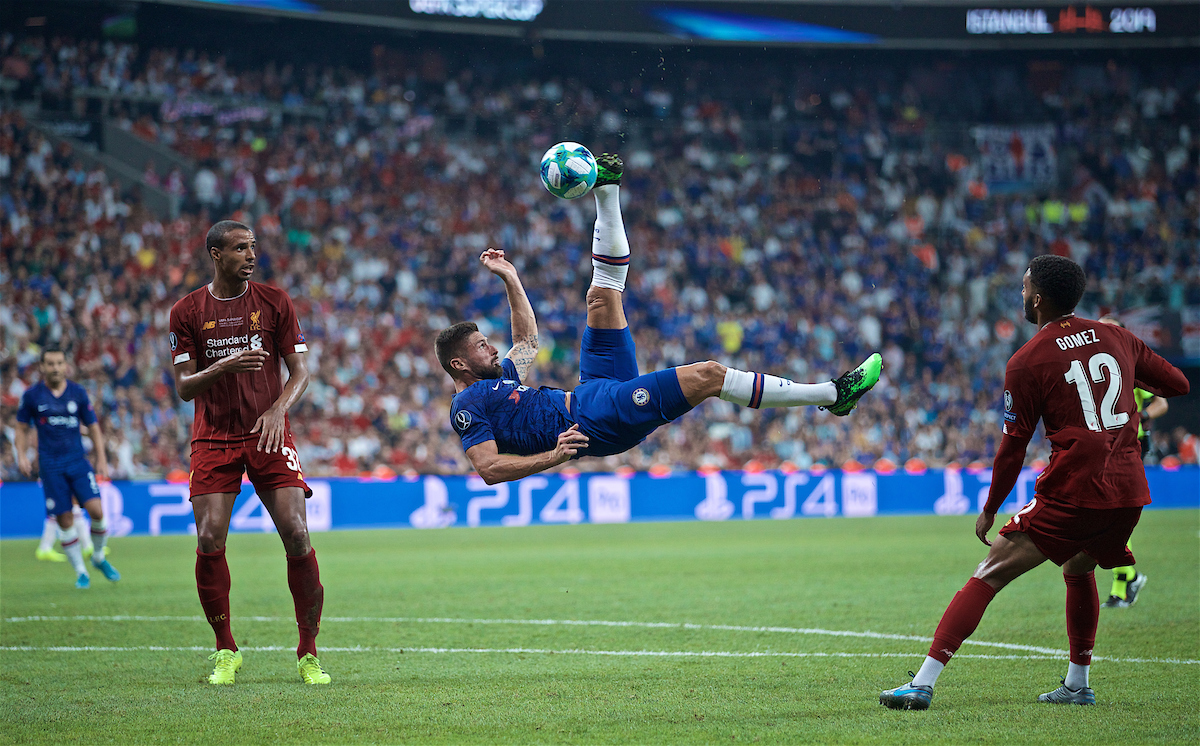 ISTANBUL, TURKEY - Wednesday, August 14, 2019: Chelsea's Olivier Giroud attempts an overhead bicycle kick during the UEFA Super Cup match between Liverpool FC and Chelsea FC at Besiktas Park. (Pic by David Rawcliffe/Propaganda)