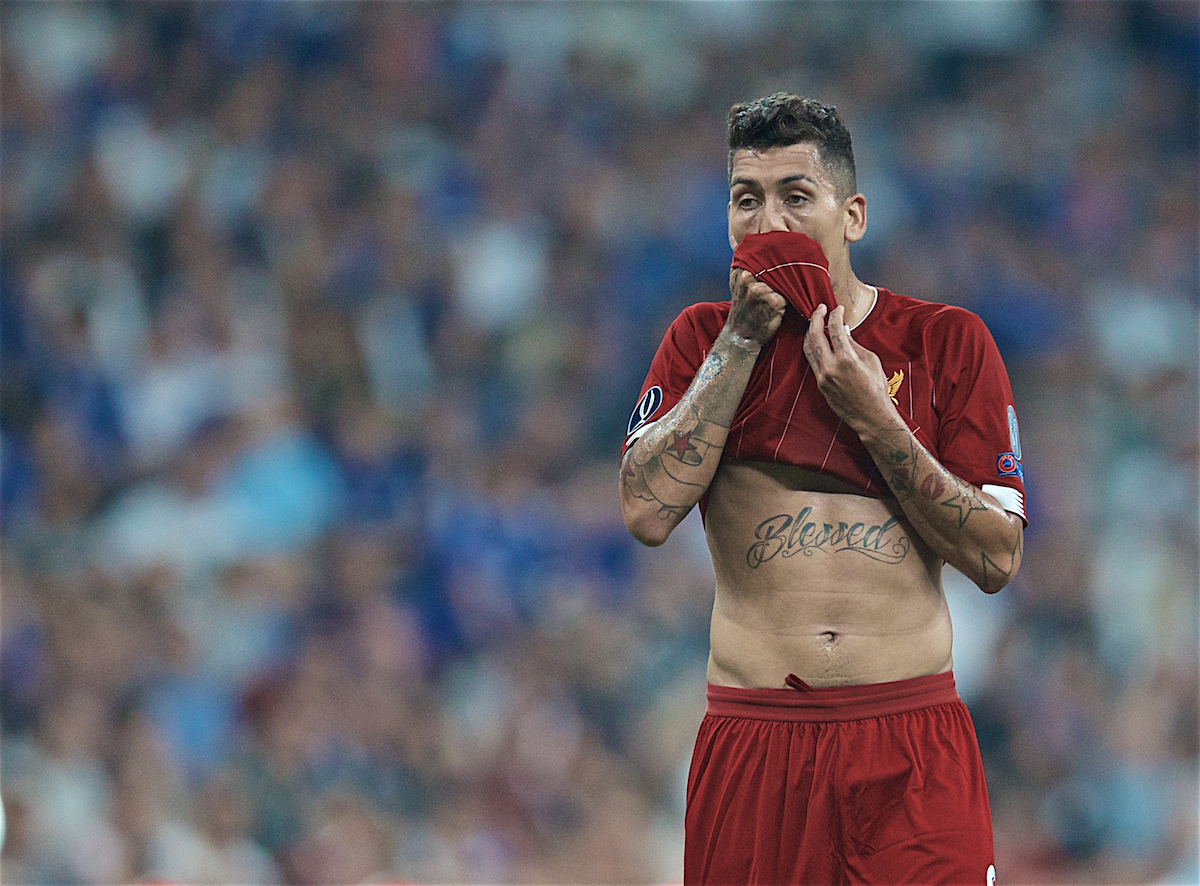 ISTANBUL, TURKEY - Wednesday, August 14, 2019: Liverpool's Roberto Firmino looks dejected during the UEFA Super Cup match between Liverpool FC and Chelsea FC at Besiktas Park. (Pic by David Rawcliffe/Propaganda)