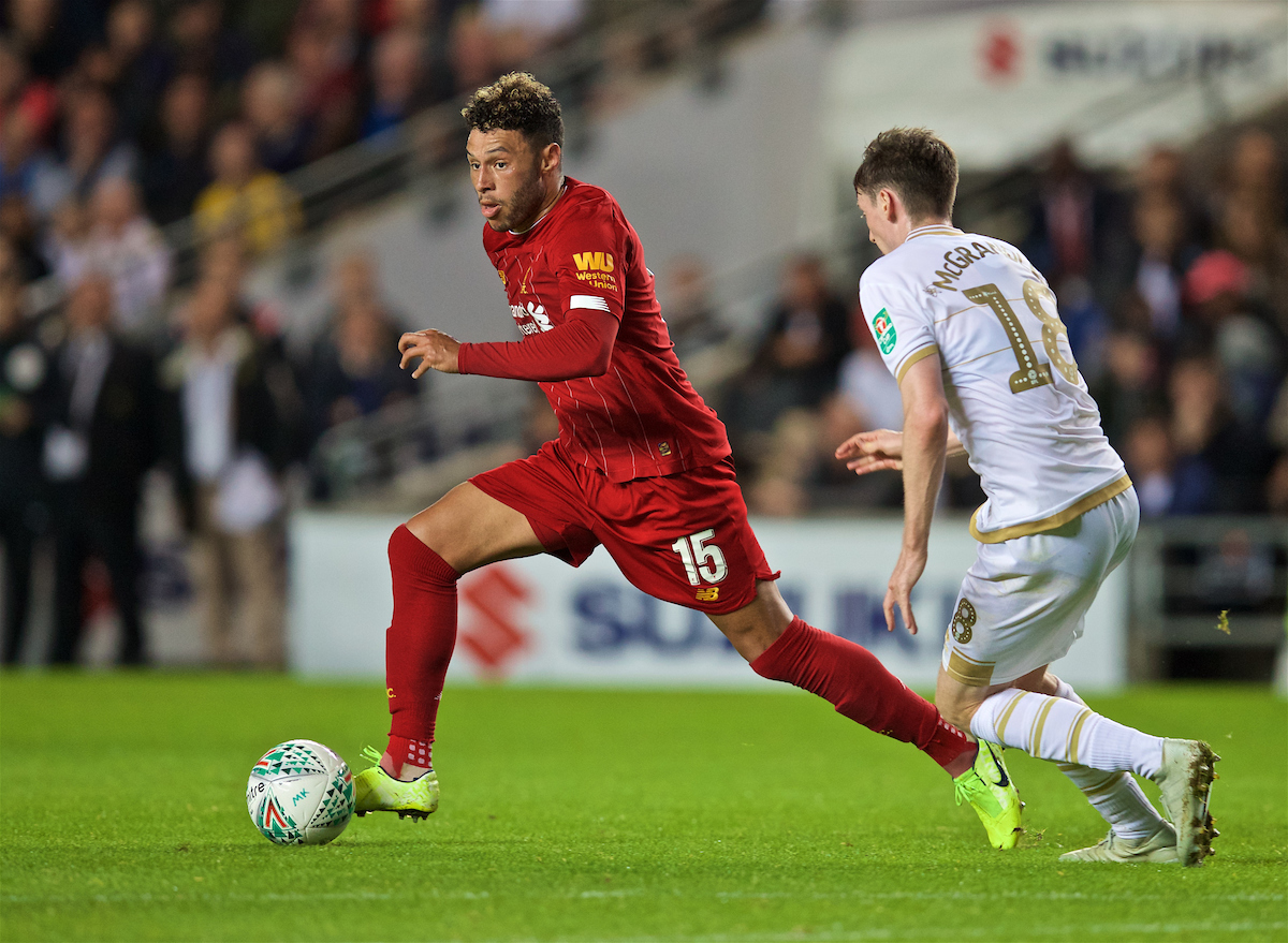 MILTON KEYNES, ENGLAND - Wednesday, September 25, 2019: Liverpool's Alex Oxlade-Chamberlain during the Football League Cup 3rd Round match between MK Dons FC and Liverpool FC at Stadium MK. (Pic by David Rawcliffe/Propaganda)