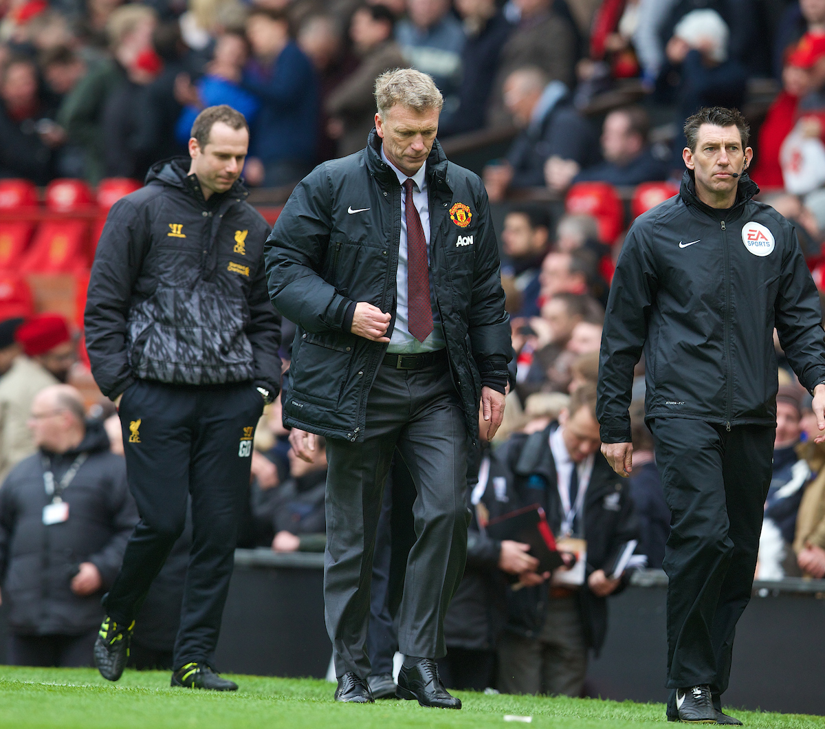 MANCHESTER, ENGLAND - Sunday, March 16, 2014: Manchester United's manager David Moyes looks dejected at half time during the Premiership match against Liverpool at Old Trafford. (Pic by David Rawcliffe/Propaganda)
