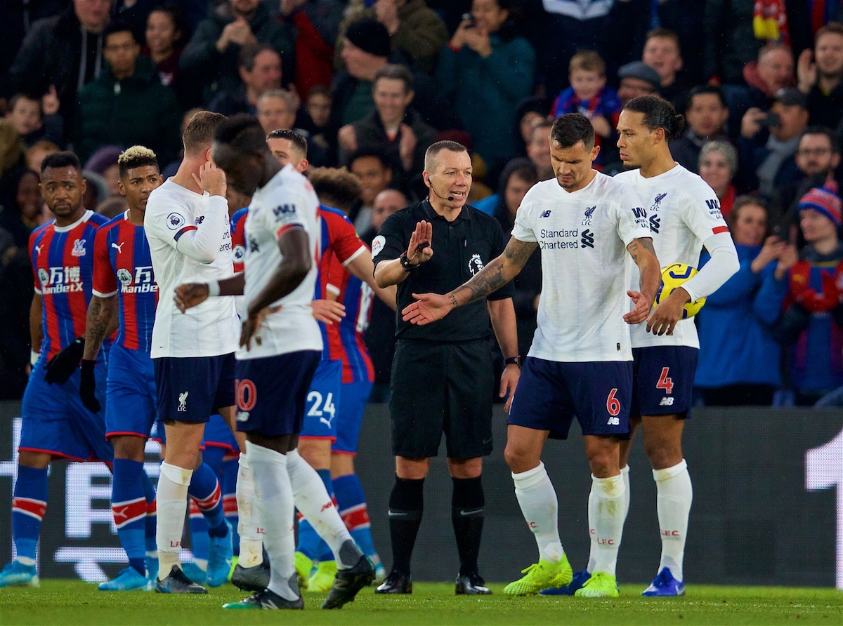 LONDON, ENGLAND - Saturday, November 23, 2019: Referee Kevin Friend waits for a VAR decision on Crystal Palace's opening goal before disallowing it during the FA Premier League match between Crystal Palace and Liverpool FC at Selhurst Park. (Pic by David Rawcliffe/Propaganda)