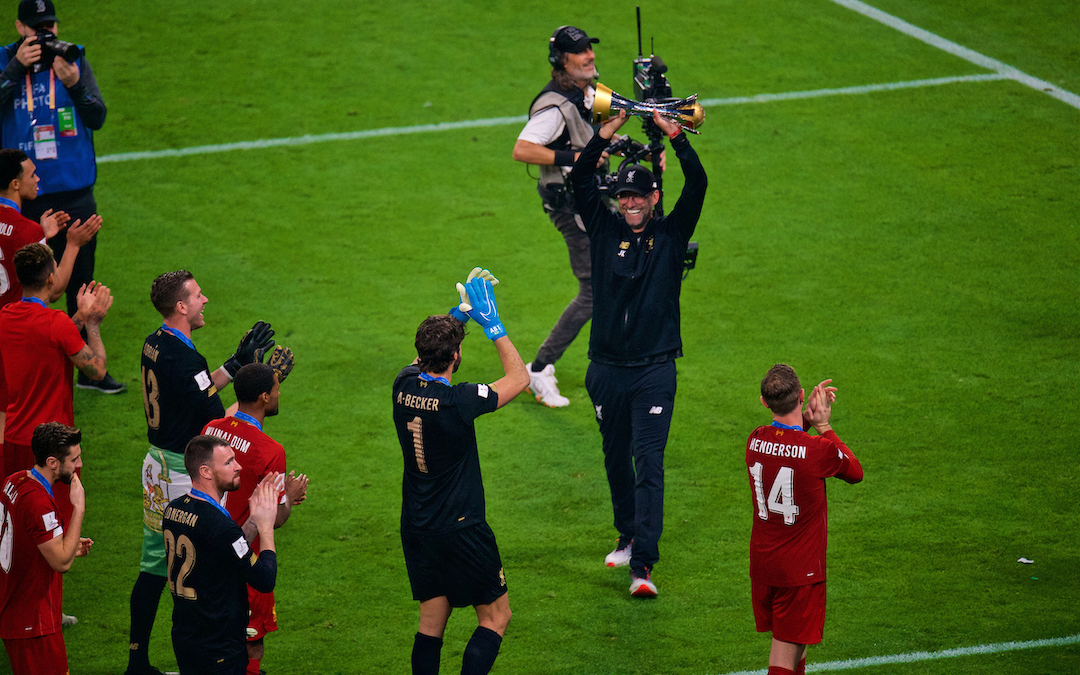 DOHA, QATAR - Saturday, December 21, 2019: Liverpool's manager Jürgen Klopp lifts FIFA Club World Cup trophy after the FIFA Club World Cup Qatar 2019 Final match between CR Flamengo and Liverpool FC at the Khalifa Stadium. Liverpool won 1-0. (Pic by Peter Powell/Propaganda)