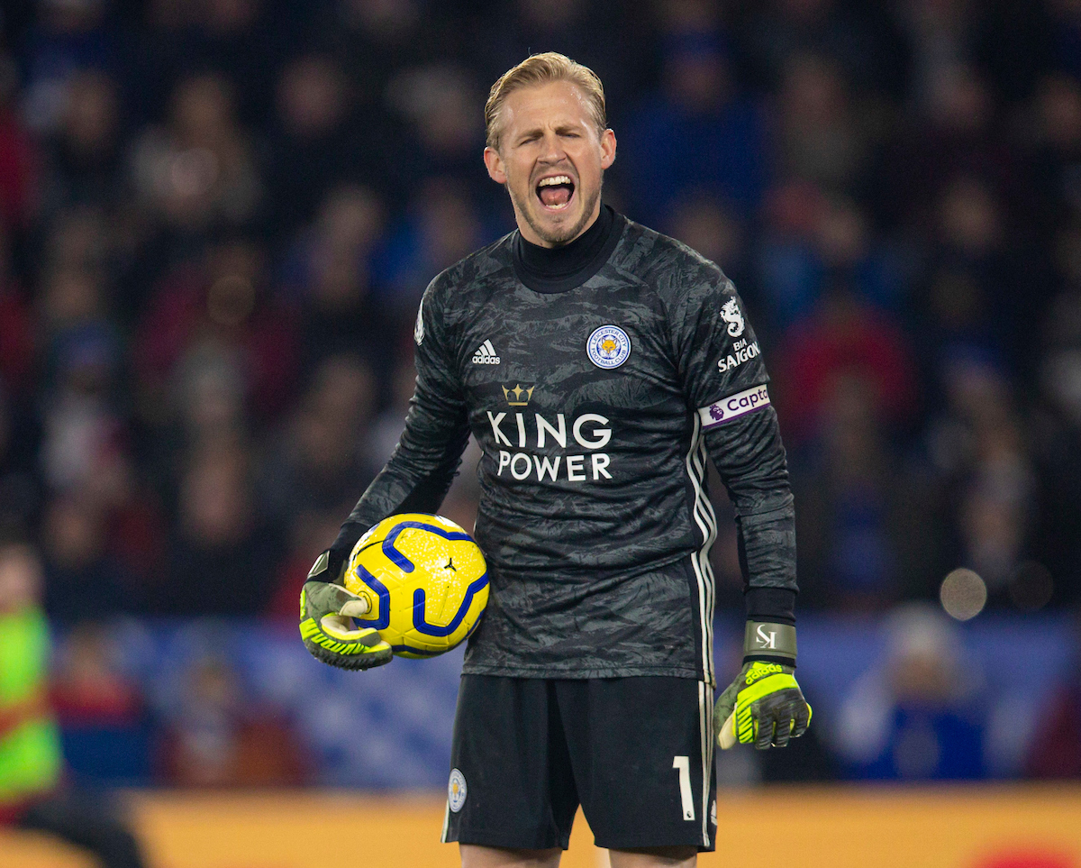 LEICESTER, ENGLAND - Thursday, December 26, 2019: Leicester City's goalkeeper Kasper Schmeichel complains to the assistant referee during the FA Premier League match between Leicester City FC and Liverpool FC at the King Power Stadium. (Pic by David Rawcliffe/Propaganda)