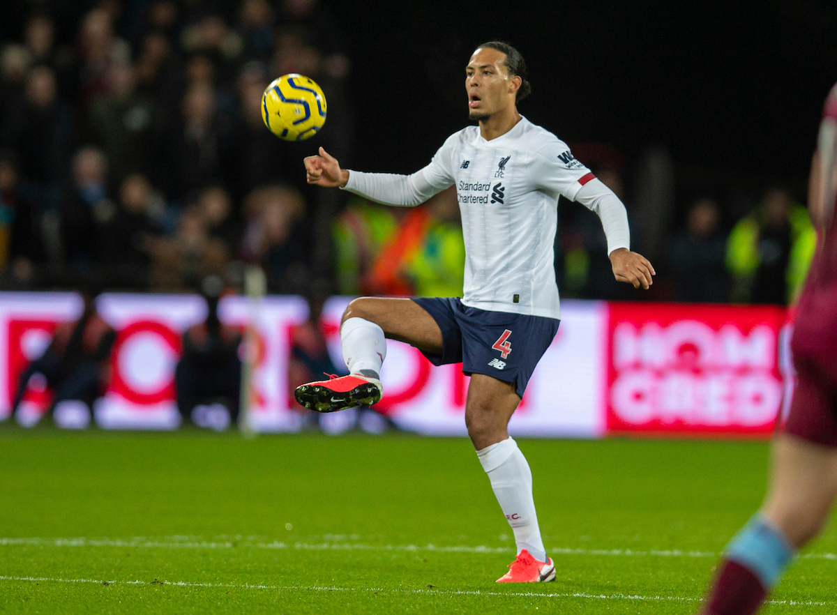 LONDON, ENGLAND - Wednesday, January 29, 2020: Liverpool's Virgil van Dijk during the FA Premier League match between West Ham United FC and Liverpool FC at the London Stadium. (Pic by David Rawcliffe/Propaganda)