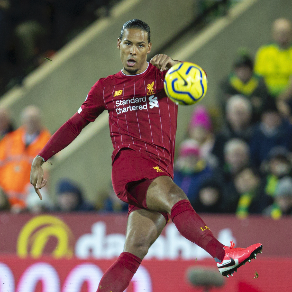 NORWICH, ENGLAND - Saturday, February 15, 2020: Liverpool's Virgil van Dijk during the FA Premier League match between Norwich City FC and Liverpool FC at Carrow Road. (Pic by David Rawcliffe/Propaganda)