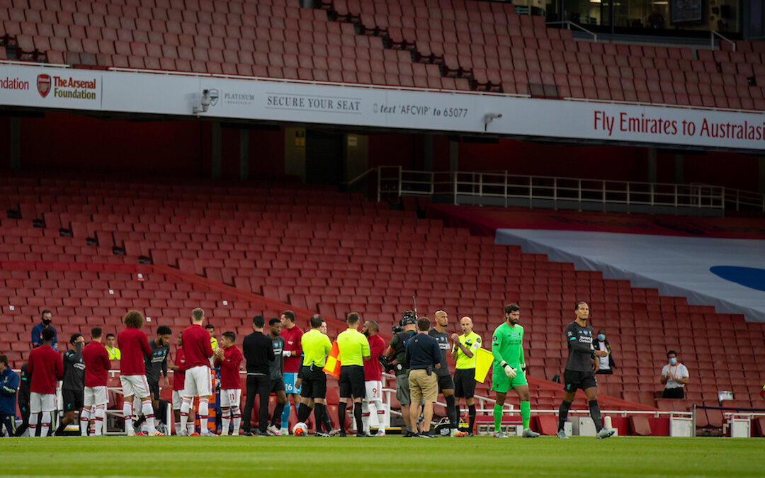 Arsenal players give Champions Liverpool a guard of honour during the FA Premier League match between Arsenal FC and Liverpool FC at the Emirates Stadium