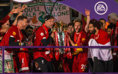 Liverpool’s manager Jürgen Klopp and Adam Lallana lift the Premier League trophy