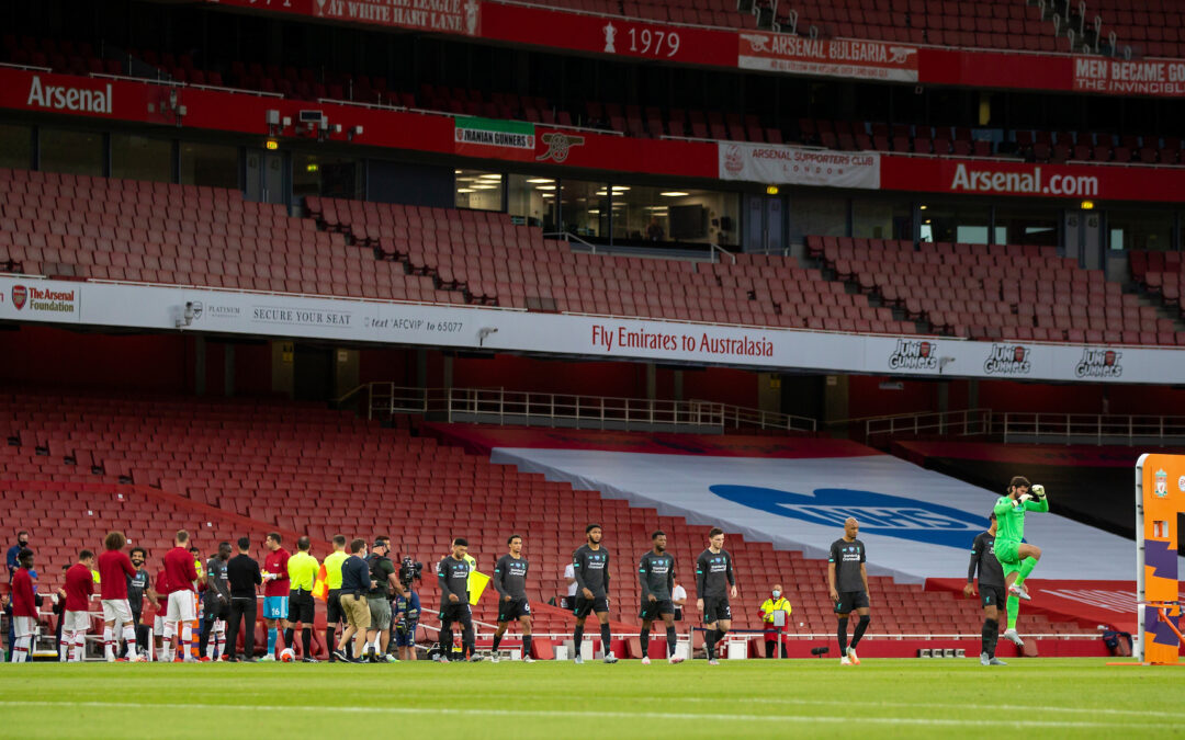 Arsenal players give Champions Liverpool a Guard of Honour before the FA Premier League match between Arsenal FC and Liverpool FC at the Emirates Stadium