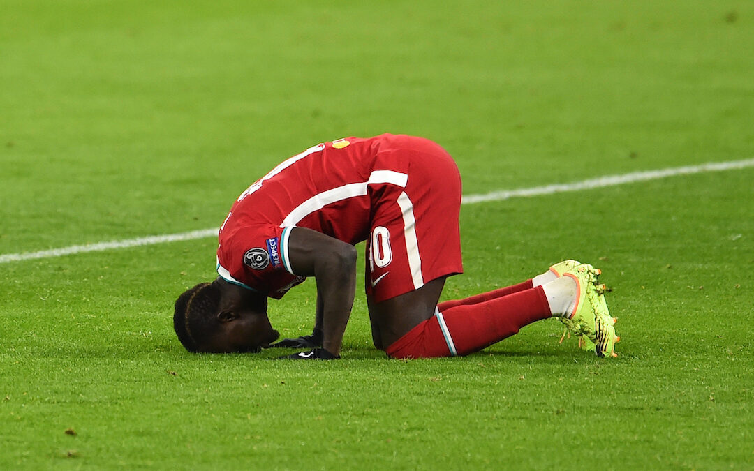 BUDAPEST, HUNGARY - Wednesday, March 10, 2021: Liverpool's Sadio Mané kneels to pray as he celebrates with team-mate Fabio Henrique Tavares 'Fabinho' after scoring the second goal during the UEFA Champions League Round of 16 2nd Leg game between Liverpool FC and RB Leipzig at the Puskás Aréna. Liverpool won 2-0, 4-0 on aggregate.