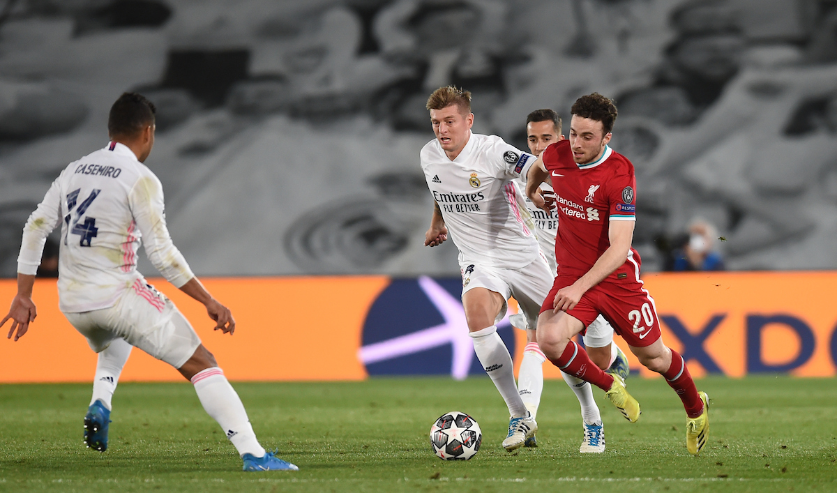 MADRID, SPAIN - Tuesday, April 6, 2021: Liverpool's Diogo Jota (R) gets away from Real Madrid's Toni Kroos during the UEFA Champions League Quarter-Final 1st Leg game between Real Madrid CF and Liverpool FC at the Estadio Alfredo Di Stefano.