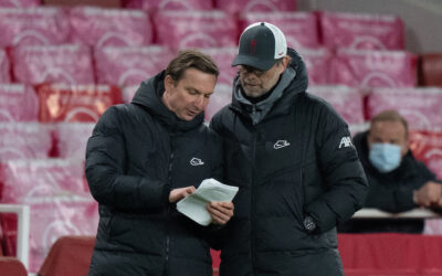 Liverpool's manager Jürgen Klopp (R) and first-team development coach Pepijn Lijnders during the FA Premier League match between Arsenal FC and Liverpool FC at the Emirates Stadium