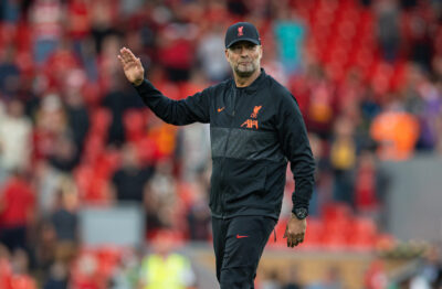 LIVERPOOL, ENGLAND - Saturday, August 28, 2021: Liverpool's manager Jürgen Klopp waves to the supporters after the FA Premier League match between Liverpool FC and Chelsea FC at Anfield. (Pic by David Rawcliffe/Propaganda)