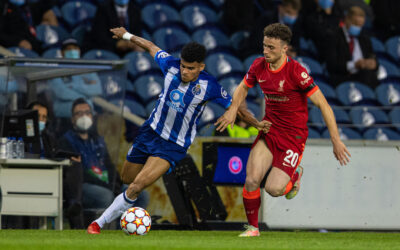 Liverpool's Diogo Jota (R) and FC Porto's Luis Díaz during the UEFA Champions League Group B Matchday 2 game between FC Porto and Liverpool FC at the Estádio do Dragão